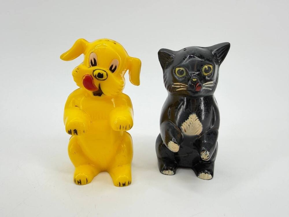 Vintage F&F Mold & Die Works Cat Dog Salt Pepper Shakers Plastic USA